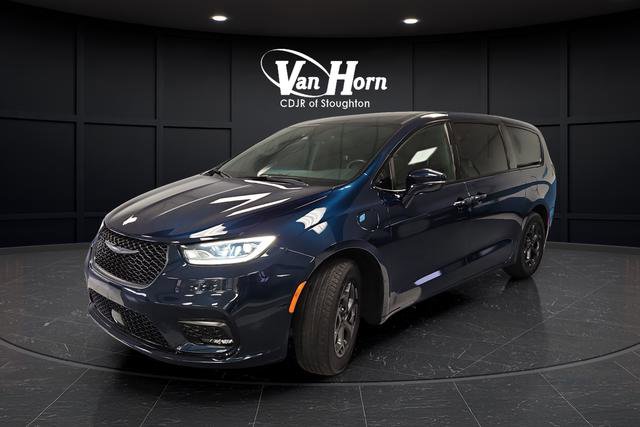 Used 2022 Chrysler Pacifica Touring-L w/ S Appearance Package FWD image 3