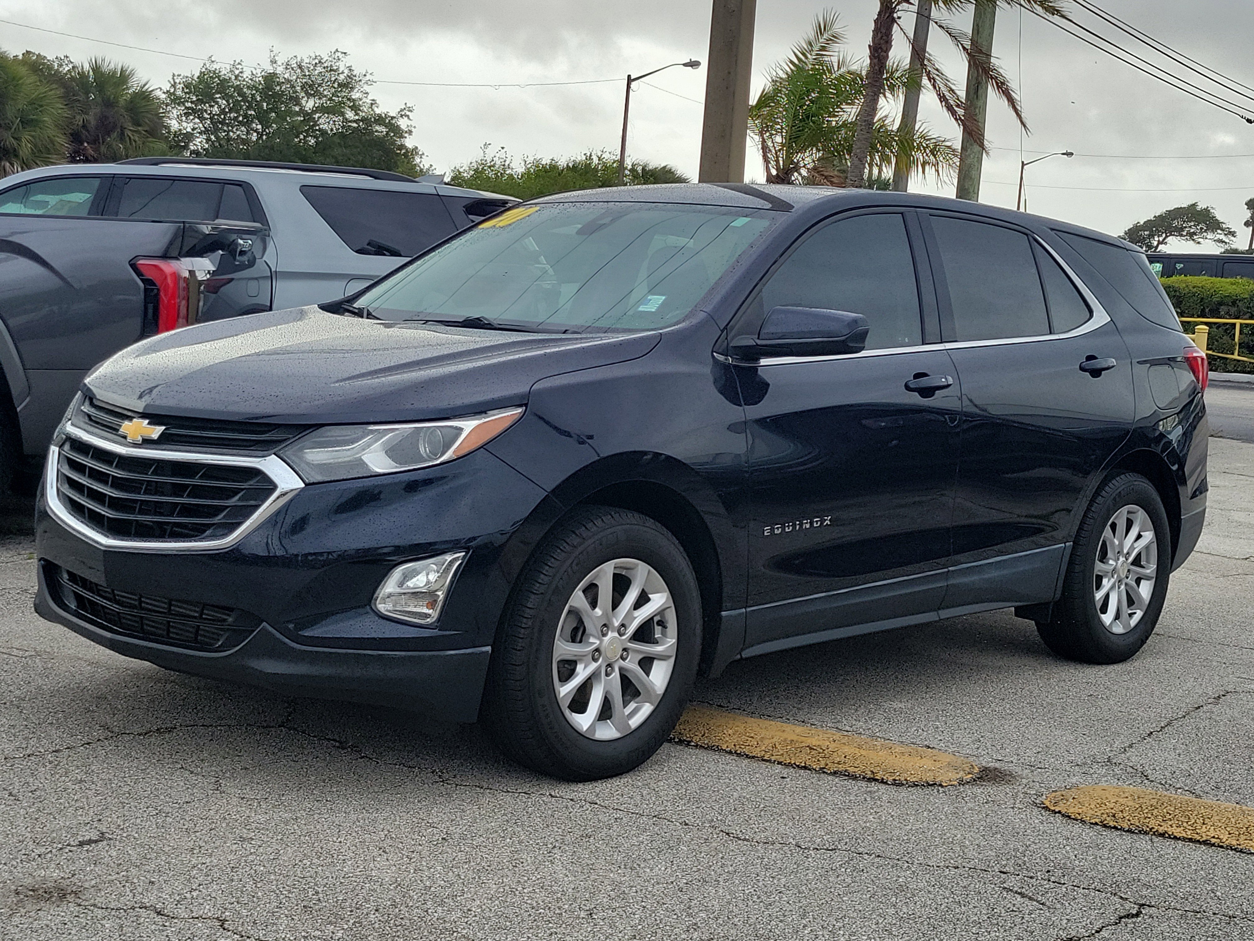Used 2020 Chevrolet Equinox LT FWD image 2
