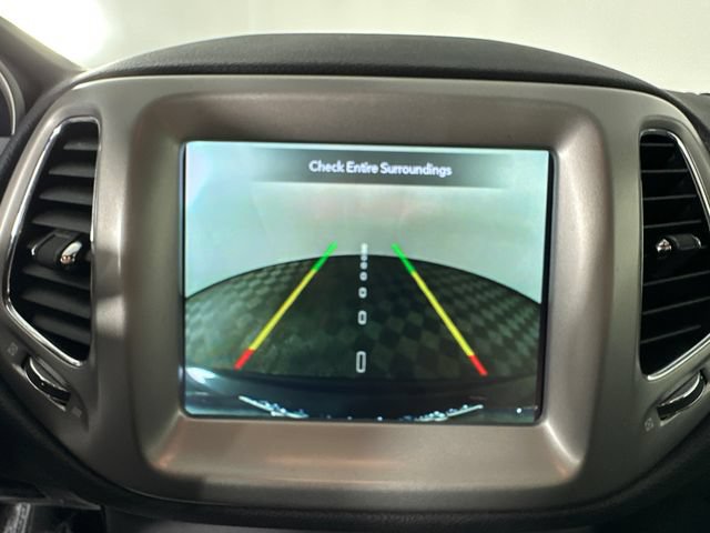 Used 2021 Jeep Compass Latitude w/ Sun and Sound Group AWD/4WD image 18