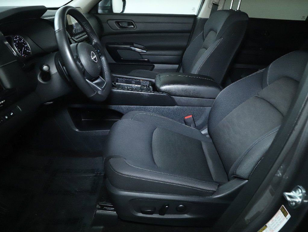 Used 2025 Nissan Pathfinder SV image 20