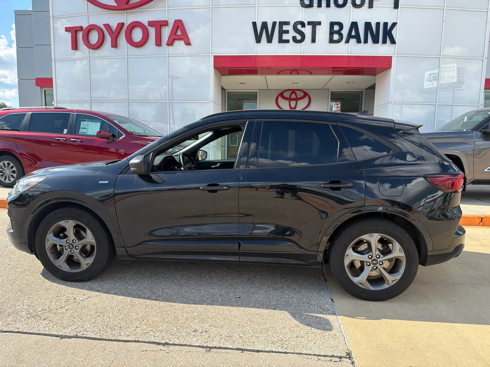 Used 2024 Ford Escape ST-Line FWD image 3