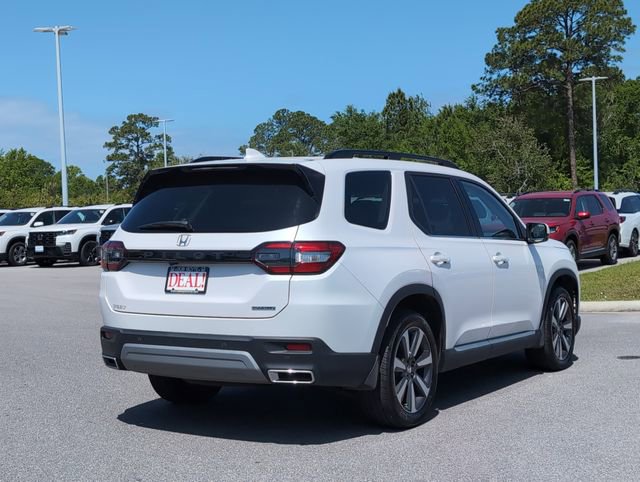 Used 2024 Honda Pilot Touring image 3