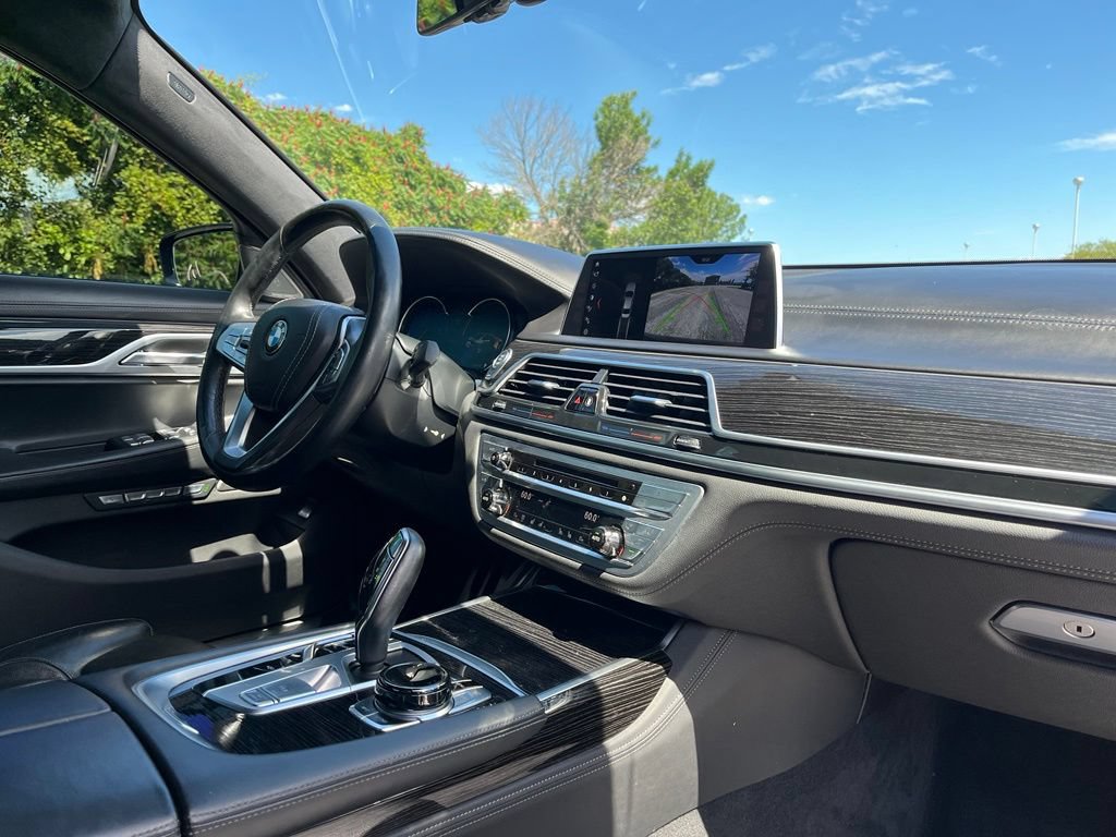 Used 2018 BMW 750i xDrive AWD/4WD image 31