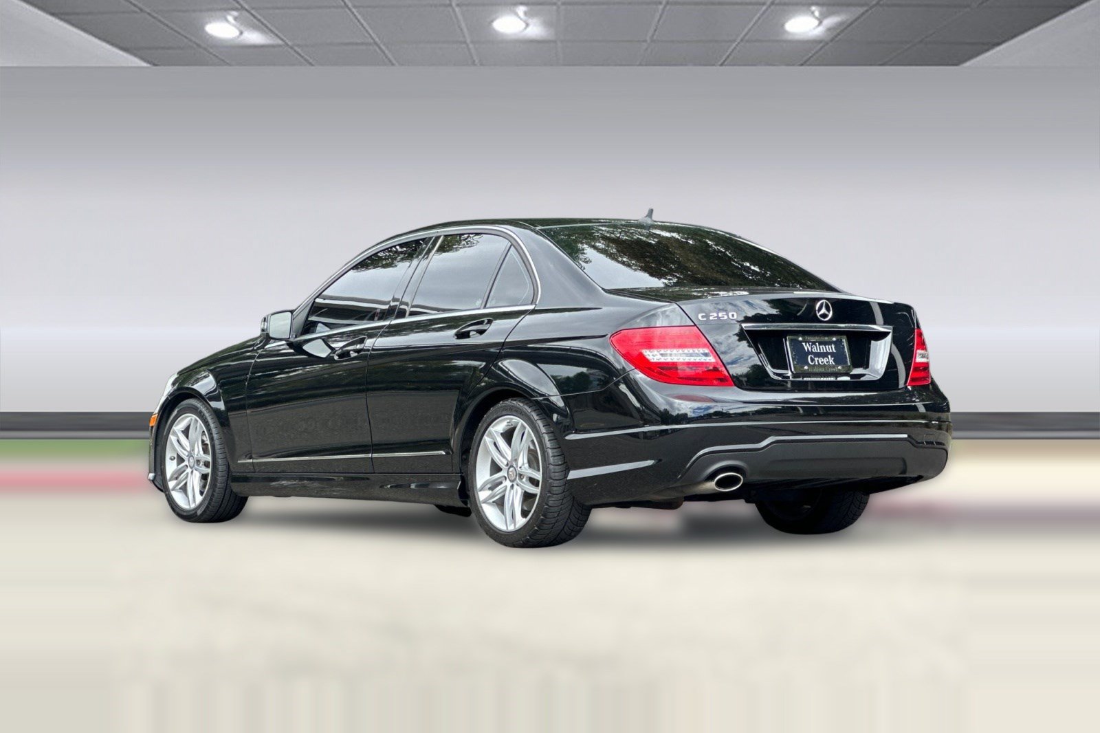 Used 2013 Mercedes-Benz C 250 Sedan image 3