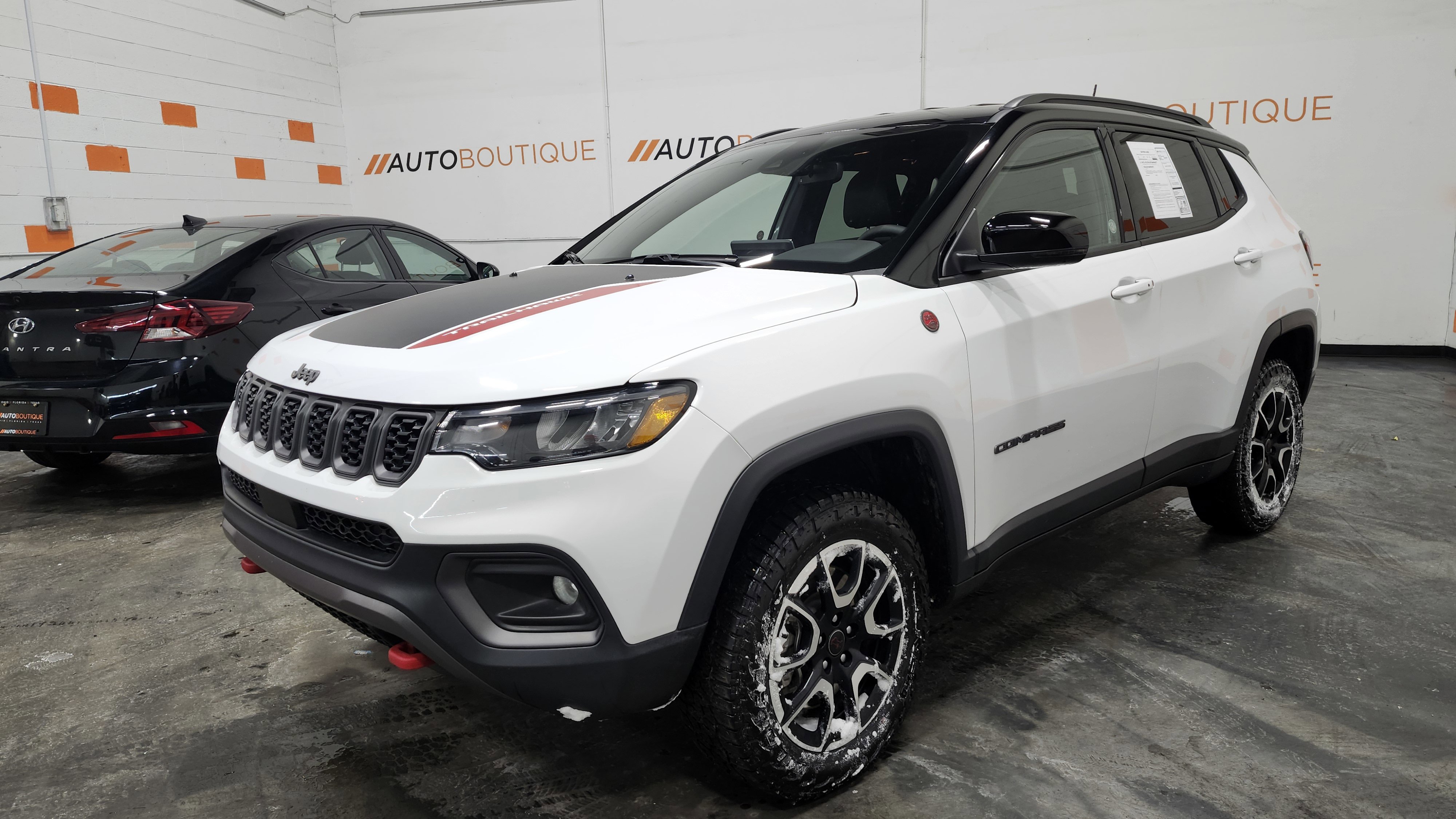 Used 2025 Jeep Compass Trailhawk image 14