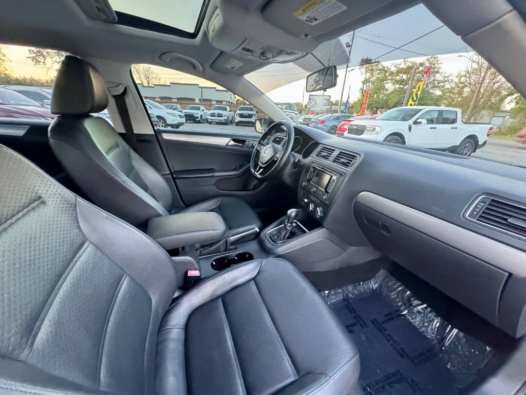 Used 2015 Volkswagen Jetta SE FWD image 13