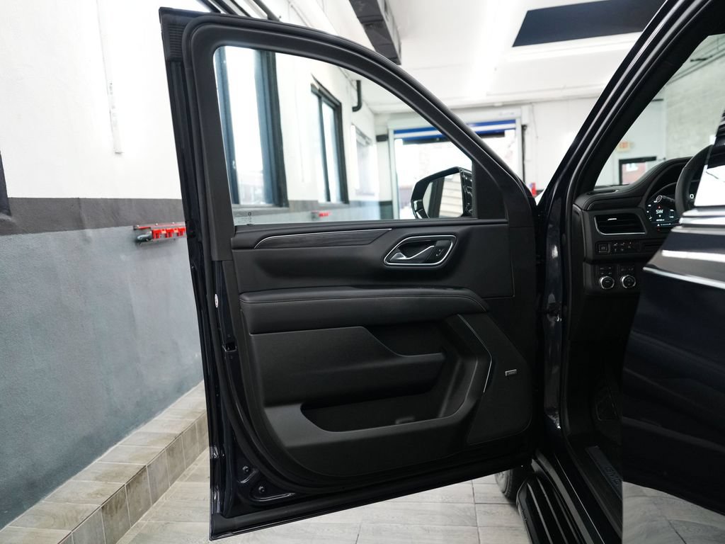 Used 2023 GMC Yukon SLT w/ SLT Premium Package AWD/4WD image 10