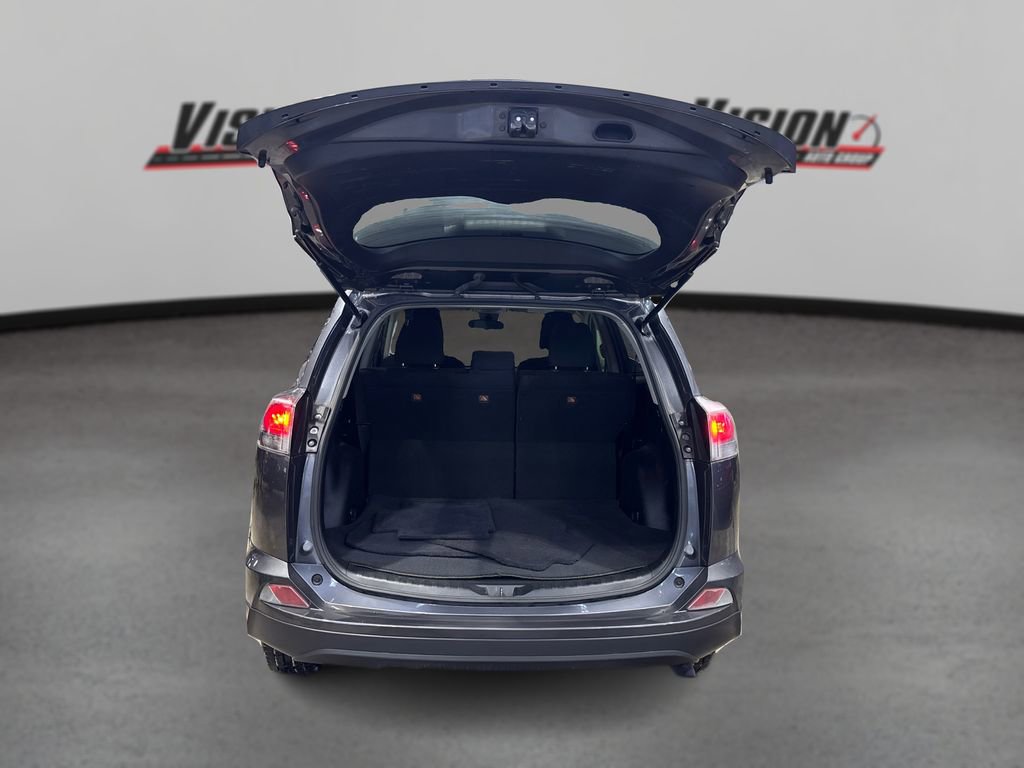 Used 2018 Toyota RAV4 LE image 11