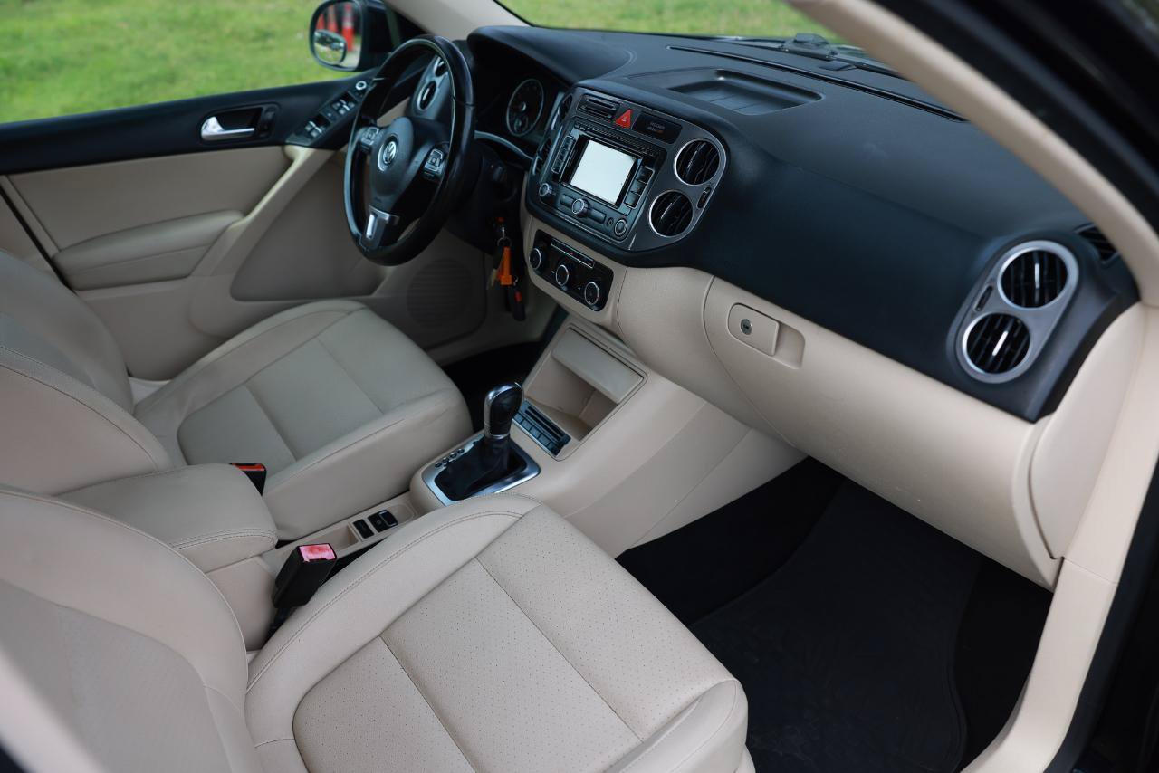 Used 2011 Volkswagen Tiguan SE FWD image 18