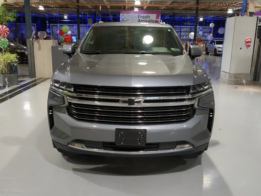 Used 2021 Chevrolet Suburban LT image 3