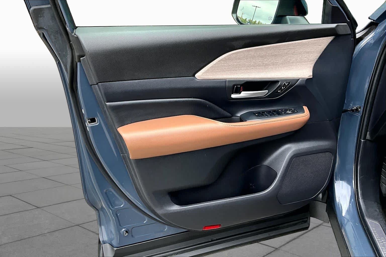 Certified 2025 Toyota Grand Highlander AWD image 21