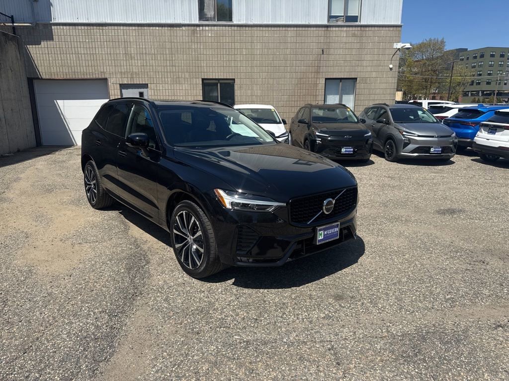 Used 2025 Volvo XC60 B5 Plus AWD/4WD image 8