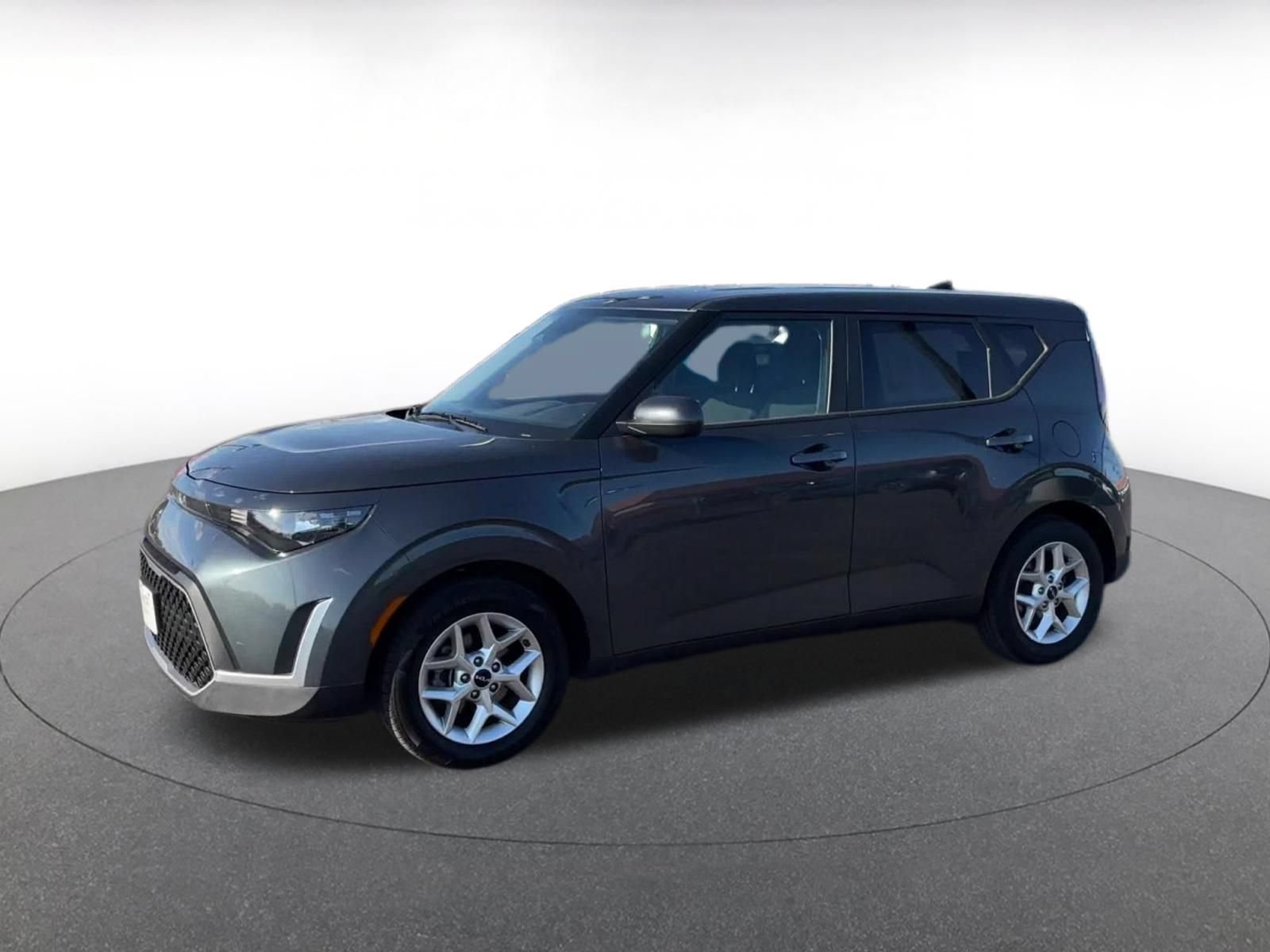 Used 2025 Kia Soul LX w/ LX Technology Package FWD image 6