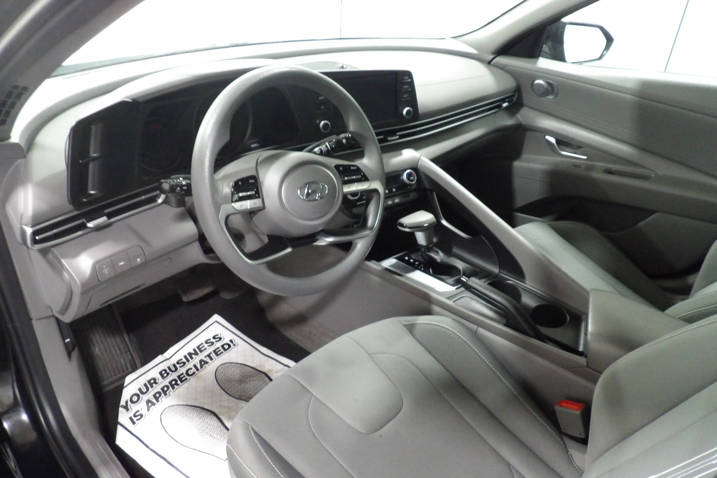 Used 2022 Hyundai Elantra SEL FWD image 8