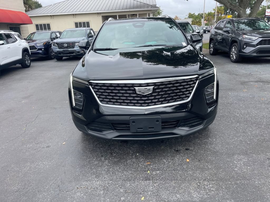 Used 2024 Cadillac XT4 Luxury w/ Cold Weather Package AWD/4WD image 9