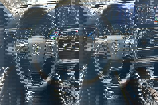 Used 2021 Toyota Highlander Limited image 16