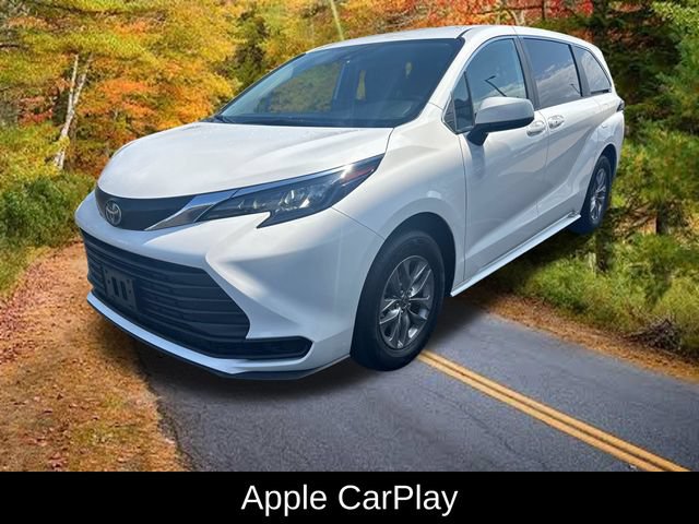 Used 2025 Toyota Sienna LE FWD image 8