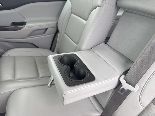 Used 2023 GMC Acadia SLT FWD image 31