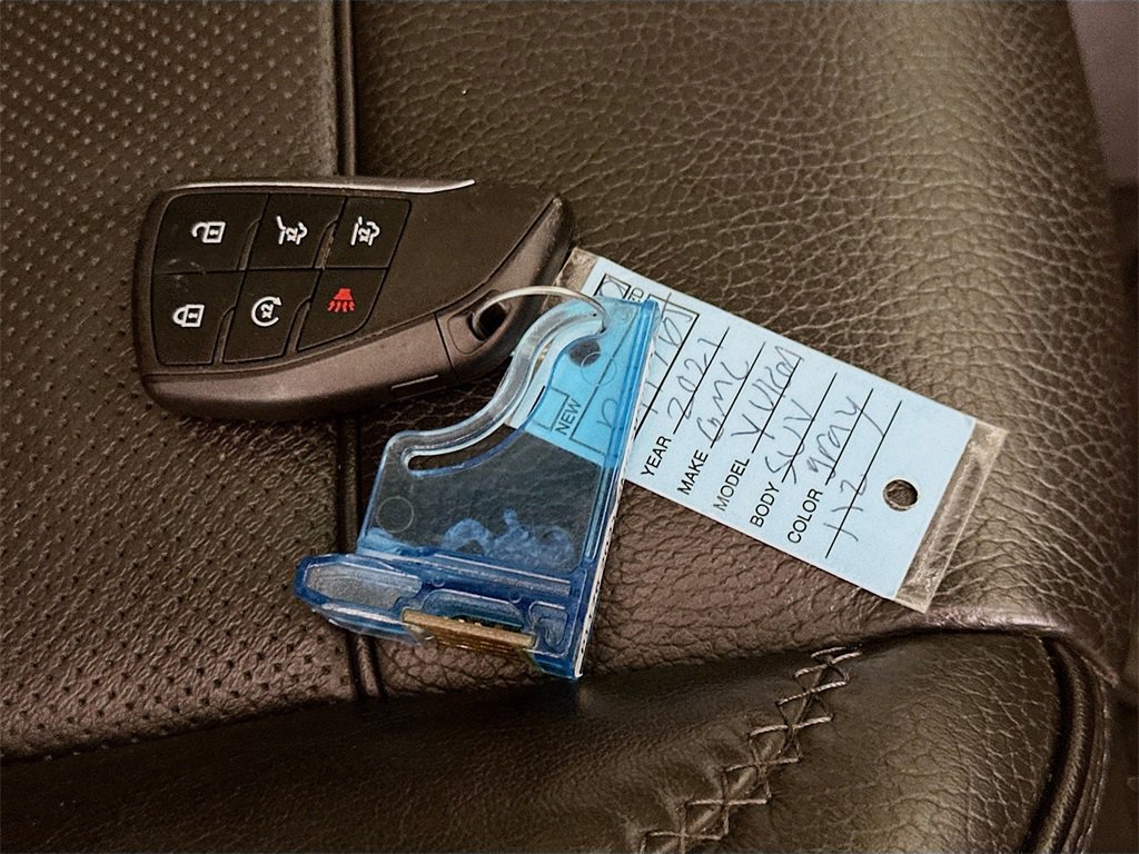 Used 2021 GMC Yukon Denali w/ Denali Premium Package image 37