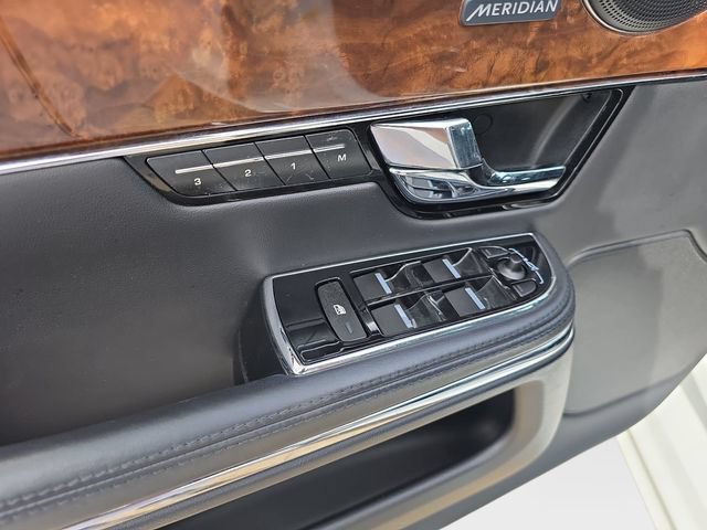 Used 2013 Jaguar XJ AWD image 19