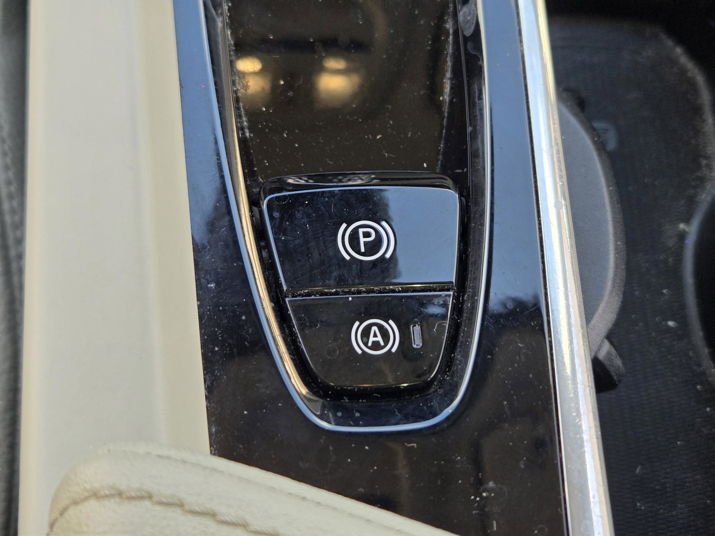 Used 2023 Volvo XC60 B5 Plus w/ Climate Package image 18