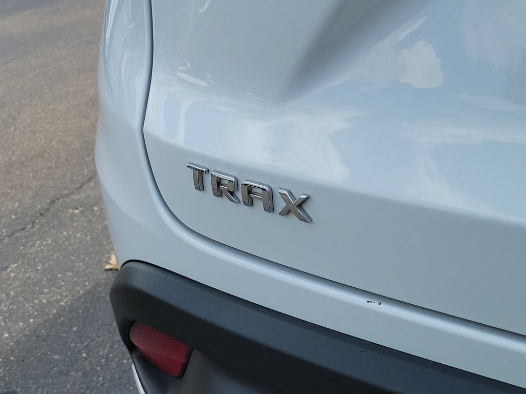 Used 2025 Chevrolet Trax LT FWD image 9