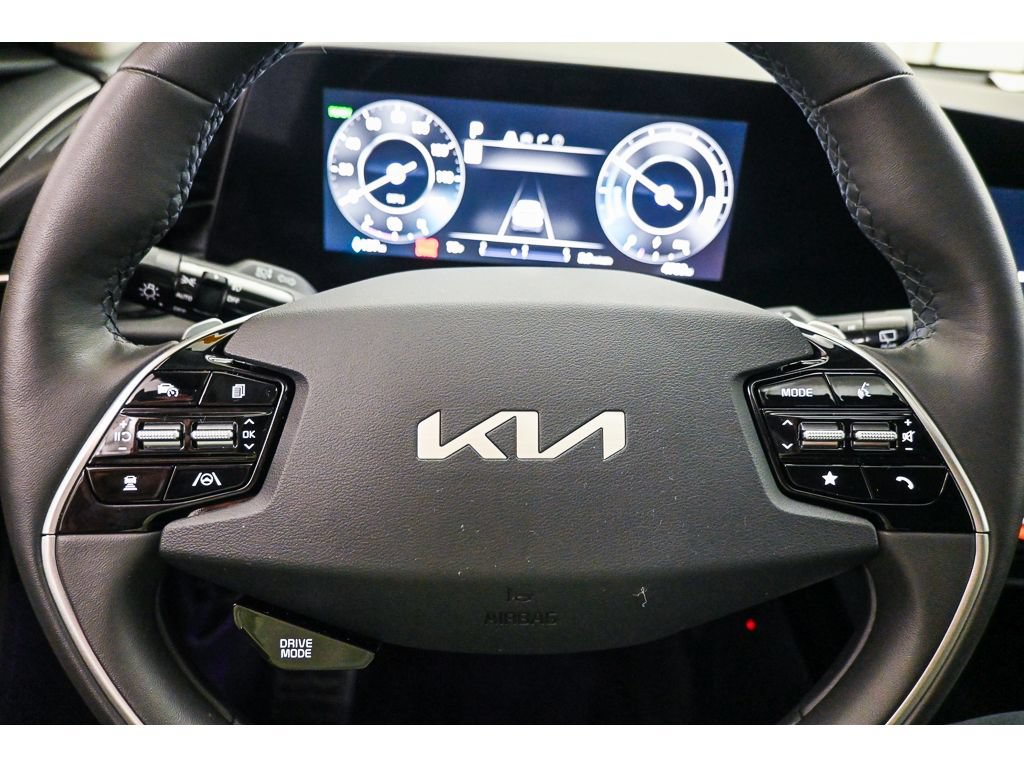 Certified 2025 Kia Niro Wave w/ Wave Preserve Package FWD image 23