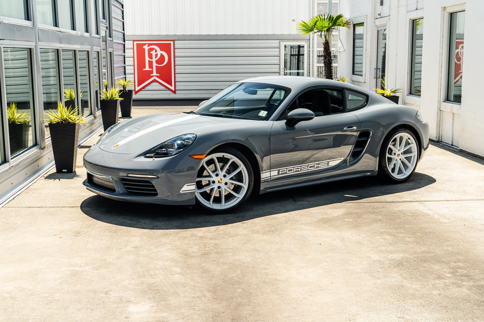 Used 2024 Porsche 718 Cayman RWD image 2