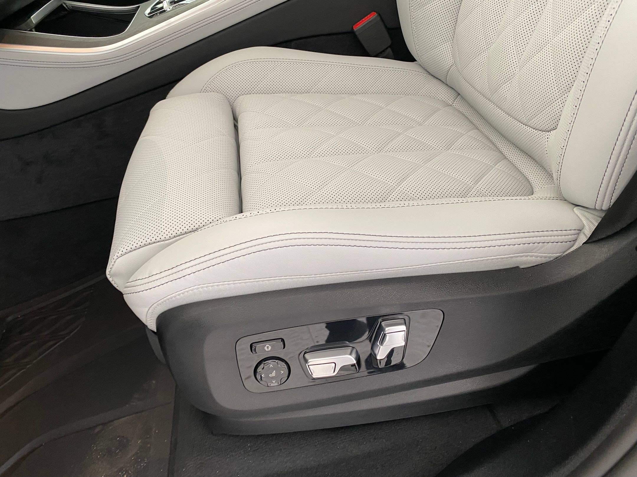 Used 2026 BMW X5 xDrive50e w/ Climate Comfort Package AWD/4WD image 13