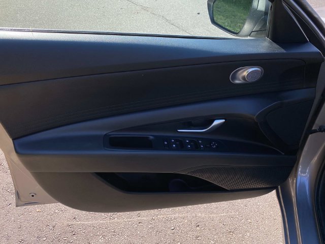 Used 2023 Hyundai Elantra SE FWD image 12