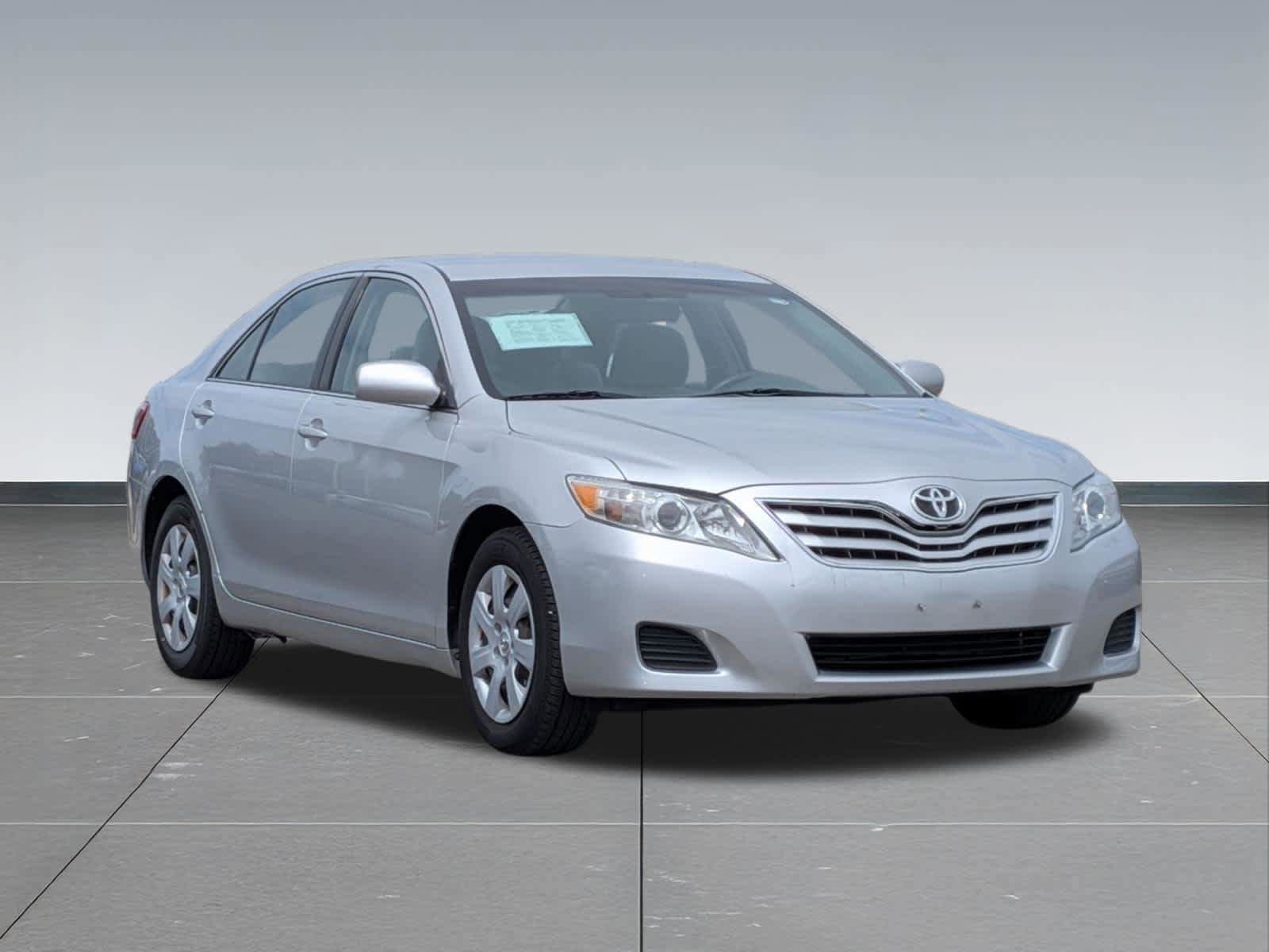Used 2010 Toyota Camry LE FWD image 5