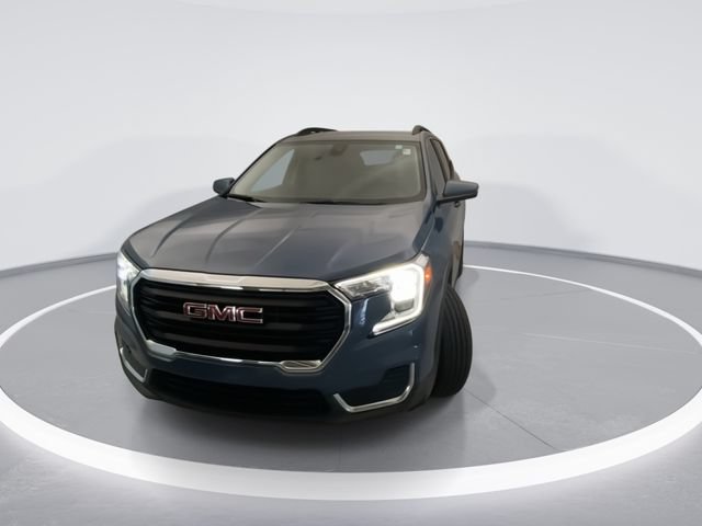 Used 2024 GMC Terrain SLE w/ Driver Convenience Package FWD image 9