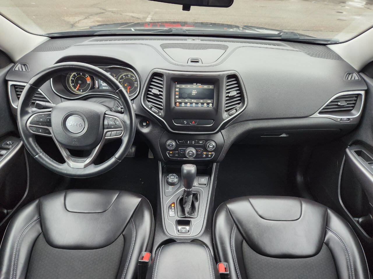 Used 2019 Jeep Cherokee Latitude Plus image 3