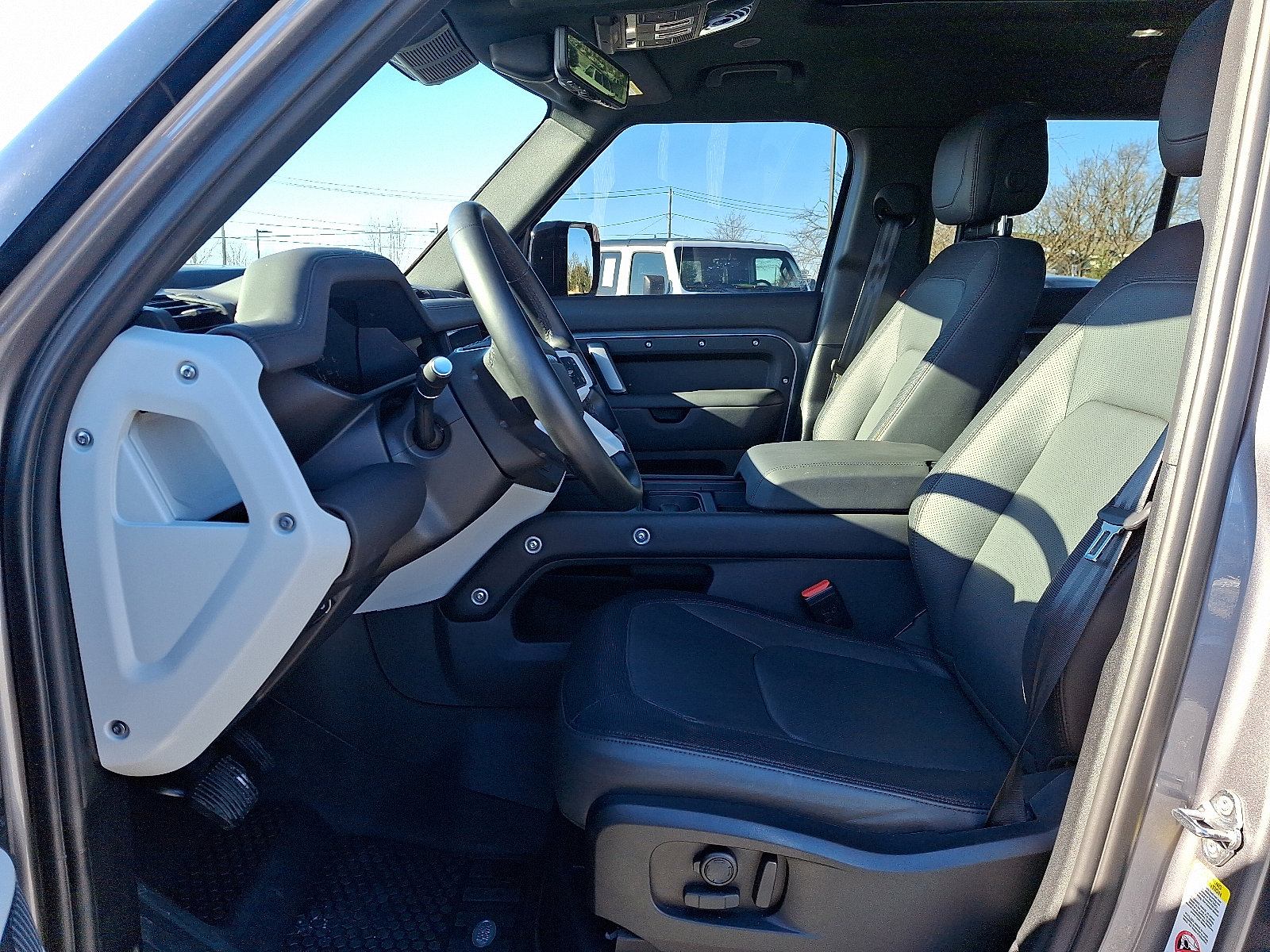 Used 2024 Land Rover Defender 110 X-Dynamic SE image 13