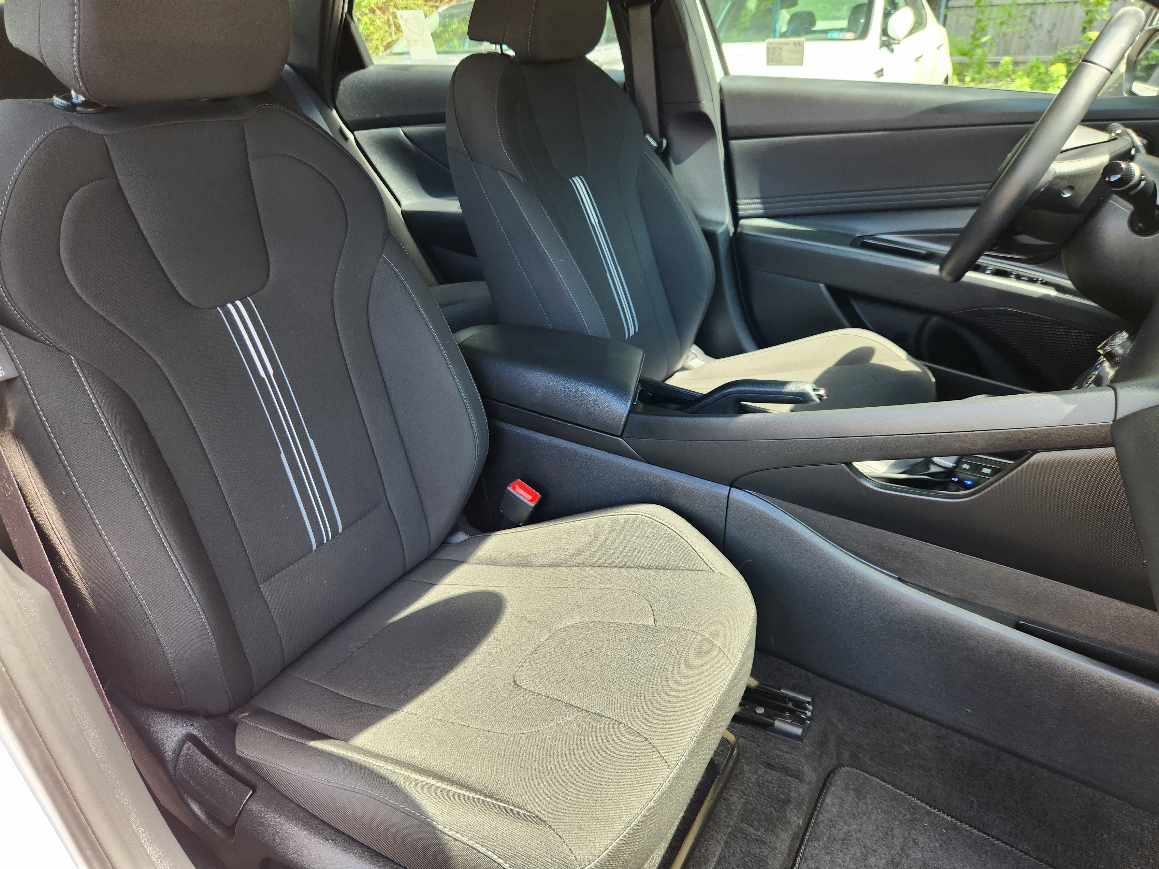 Certified 2025 Hyundai Elantra Sport w/ Cargo Package FWD image 14