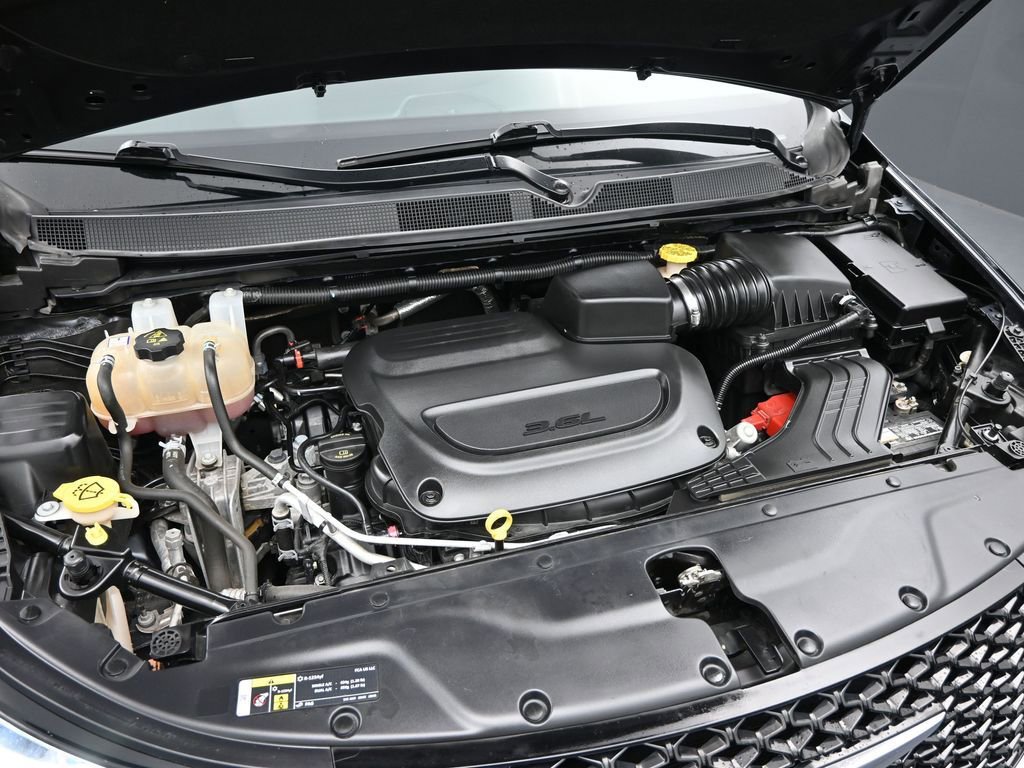 Used 2021 Chrysler Pacifica Touring-L image 9