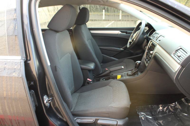 Used 2017 Volkswagen Passat 1.8T S FWD image 10