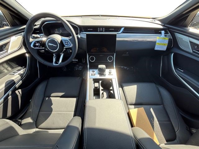 New 2024 Jaguar XF R-Dynamic SE AWD/4WD image 13