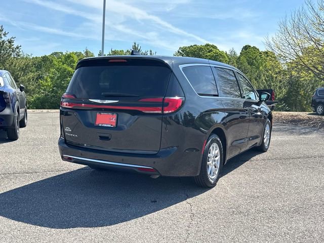 Used 2023 Chrysler Pacifica Touring-L FWD image 5