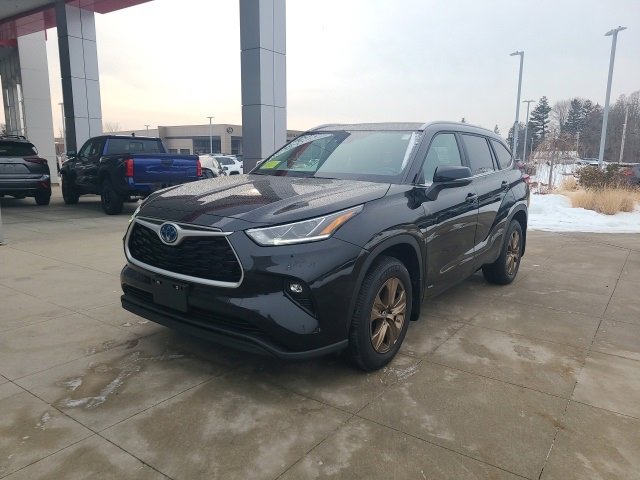 Used 2023 Toyota Highlander Bronze Edition image 4