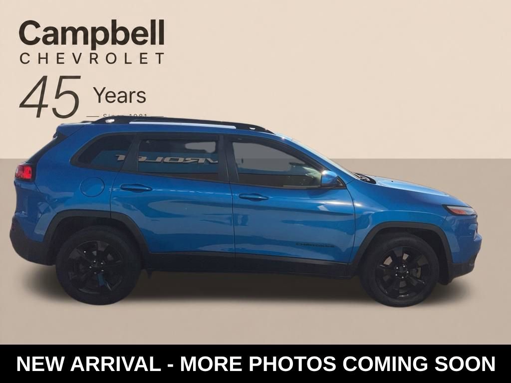 Used 2018 Jeep Cherokee Latitude w/ Altitude Package FWD image 6