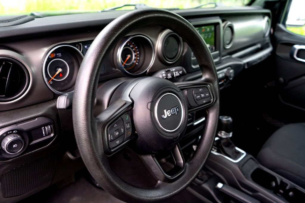 Used 2023 Jeep Wrangler Sport AWD/4WD image 10