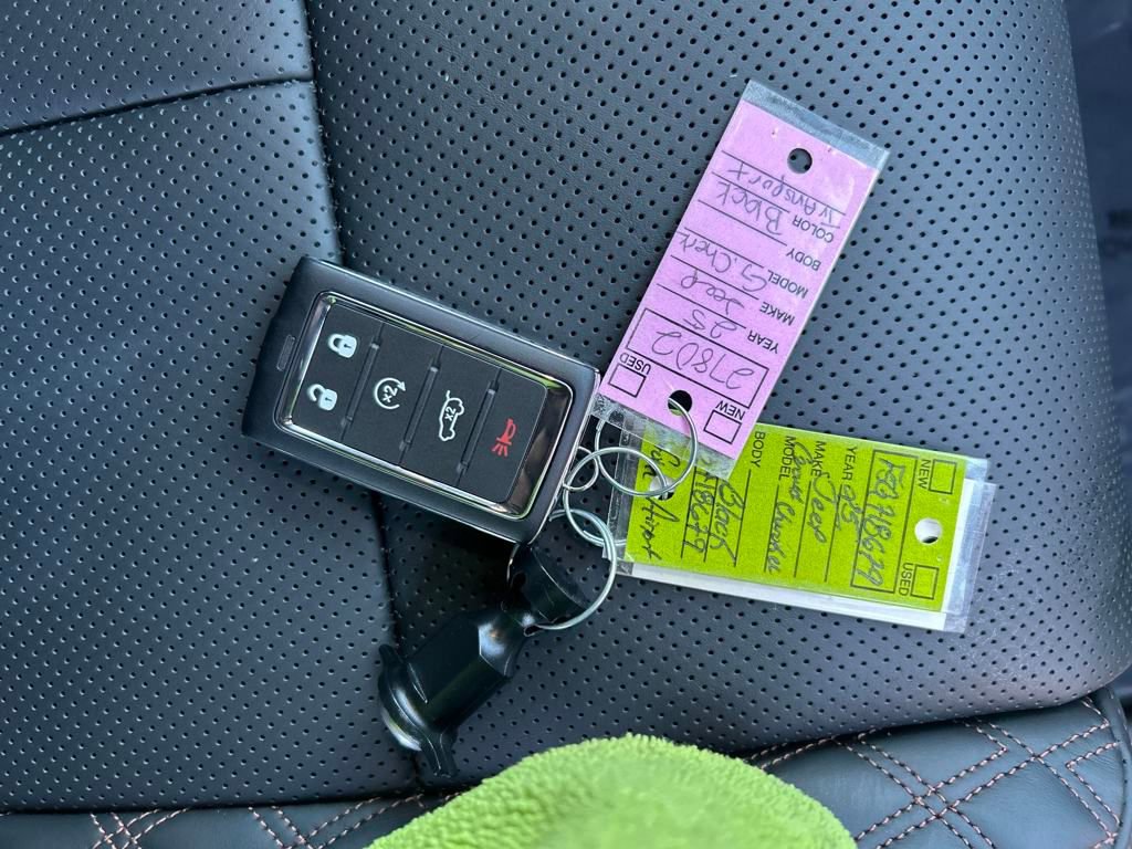 New 2025 Jeep Grand Cherokee Summit image 27