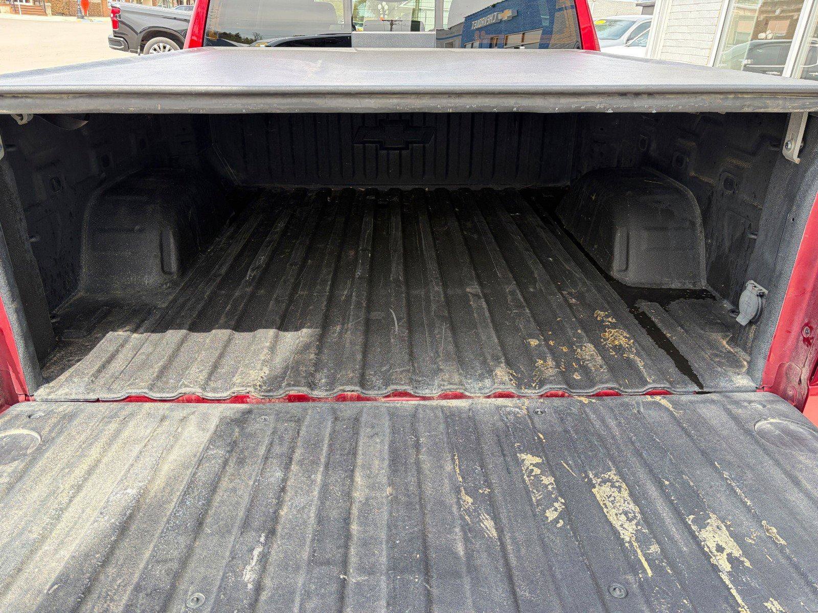 Used 2023 Chevrolet Silverado 1500 LT AWD/4WD image 19