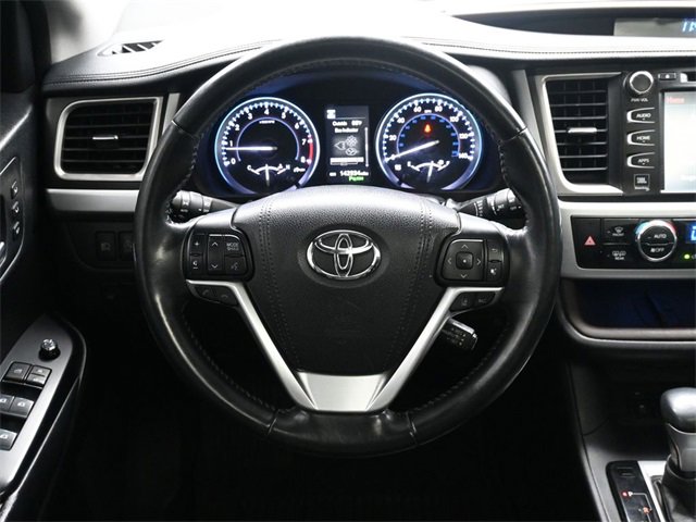 Used 2017 Toyota Highlander Limited image 26