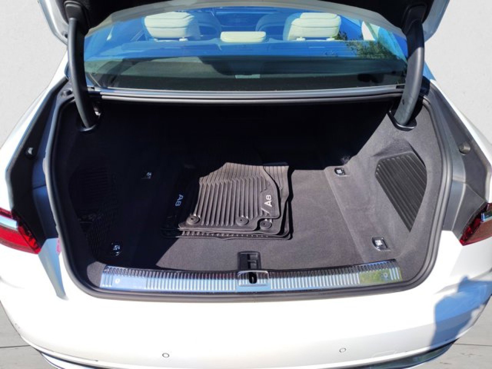 Used 2023 Audi A8 L 3.0T image 19