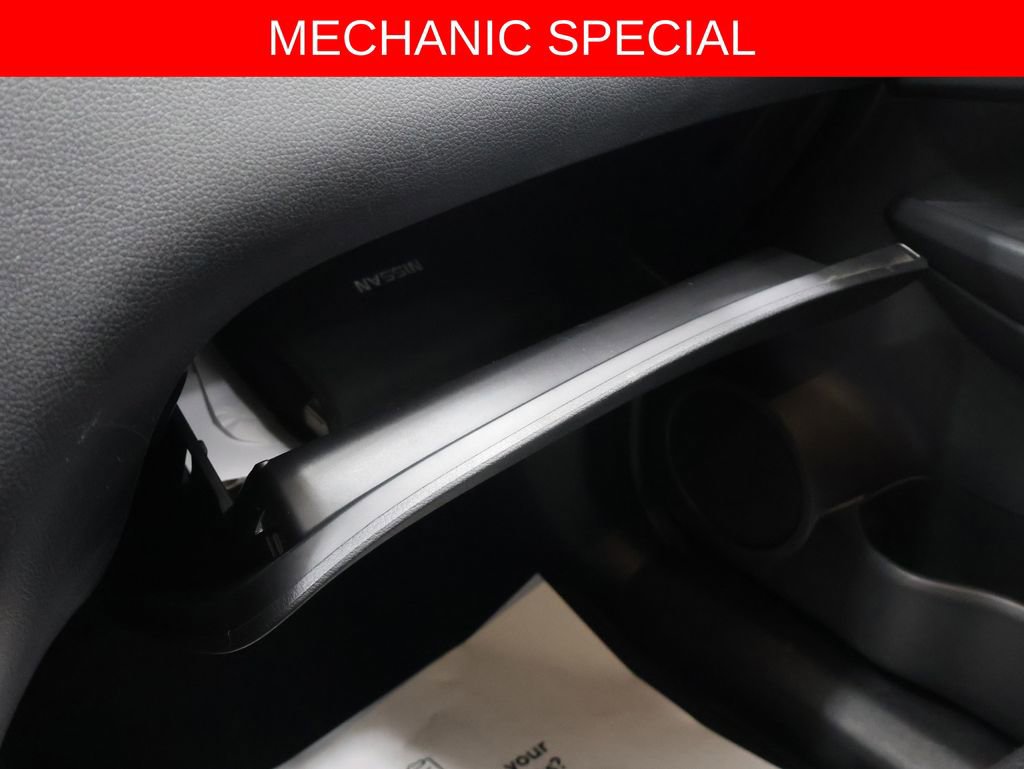 Used 2019 Nissan Rogue Sport S image 27