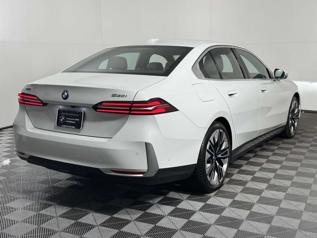 Used 2026 BMW 530i xDrive w/ Premium Package AWD/4WD image 10