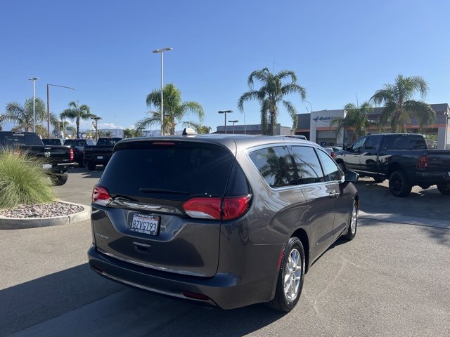 Used 2022 Chrysler Voyager LX image 8
