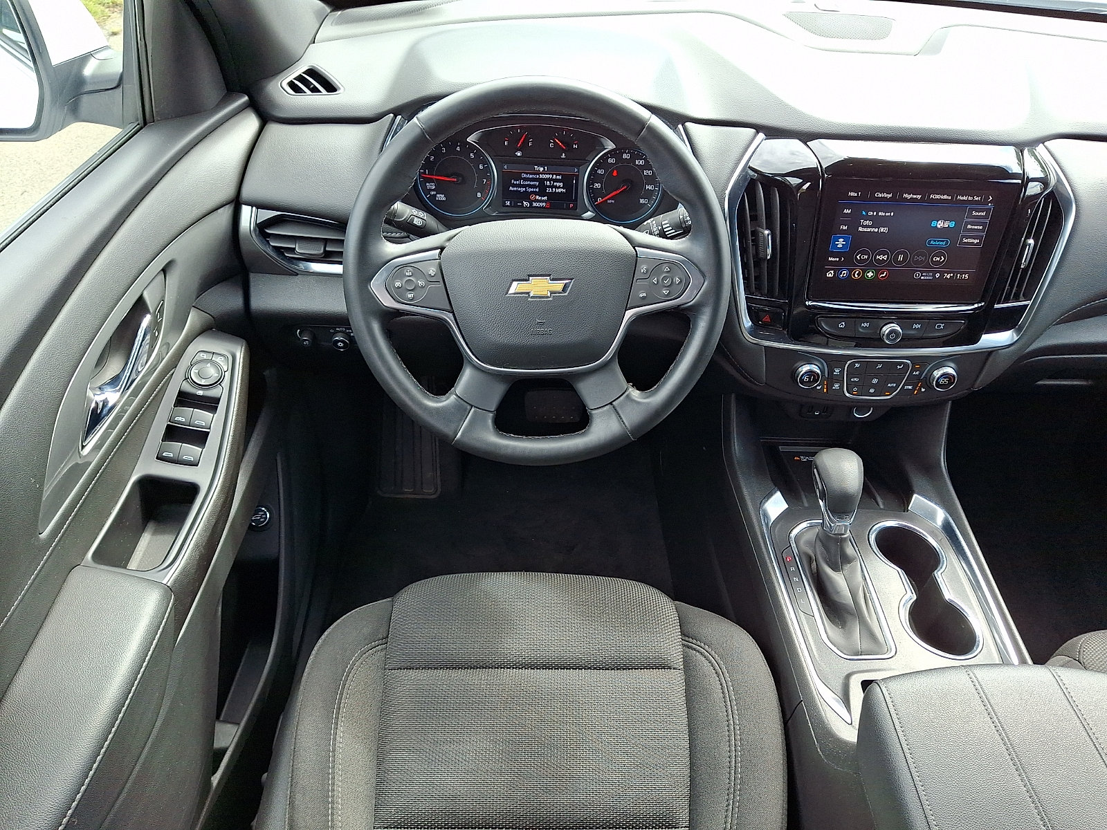 Used 2023 Chevrolet Traverse LT w/ Rear Camera Mirror Package AWD/4WD image 12